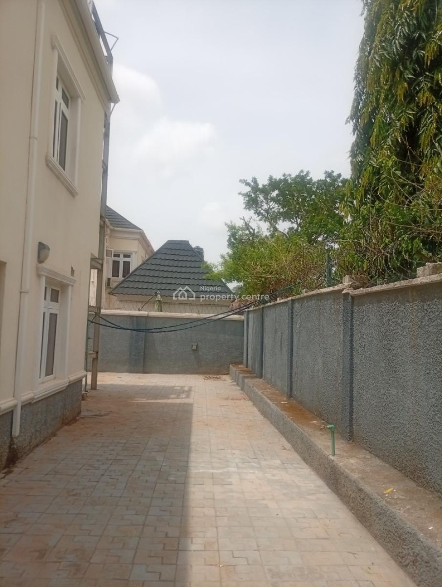 Spacious 6 Bedroom Fully Detached Duplex with a Self Contain, Asokoro District, Abuja, Detached Duplex for Sale