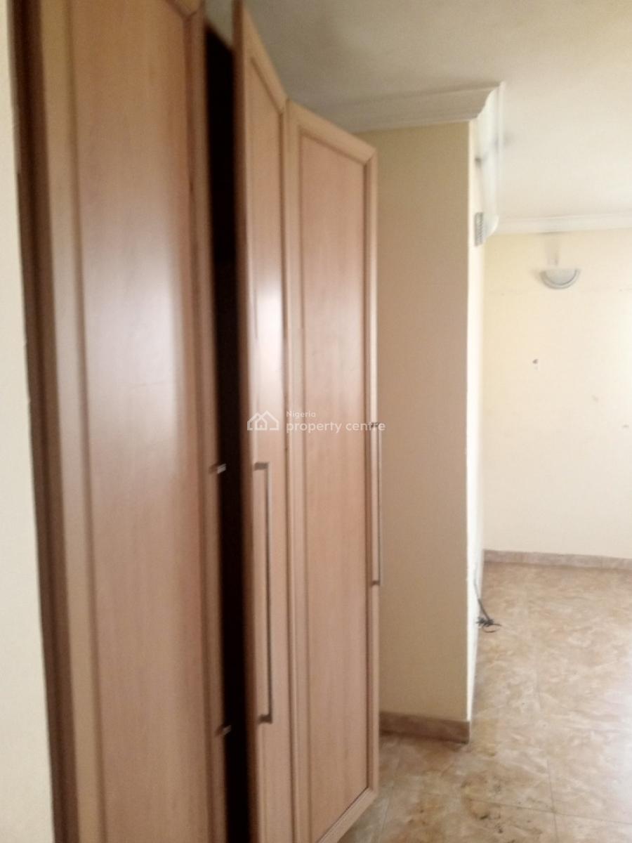 Well Maintained & Serviced 3 Bedroom Apartment with Sweet Features, Off Admiralty Way, Lekki Phase 1, Lekki, Lagos, Flat / Apartment for Rent