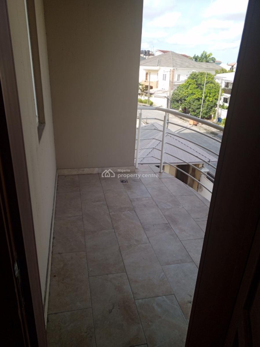 Well Maintained & Serviced 3 Bedroom Apartment with Sweet Features, Off Admiralty Way, Lekki Phase 1, Lekki, Lagos, Flat / Apartment for Rent