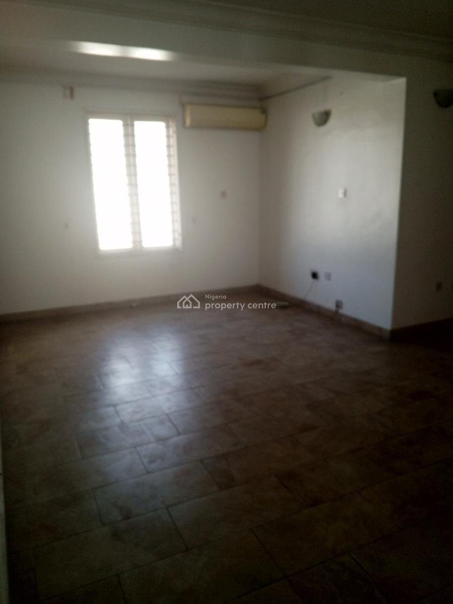 Well Maintained & Serviced 3 Bedroom Apartment with Sweet Features, Off Admiralty Way, Lekki Phase 1, Lekki, Lagos, Flat / Apartment for Rent