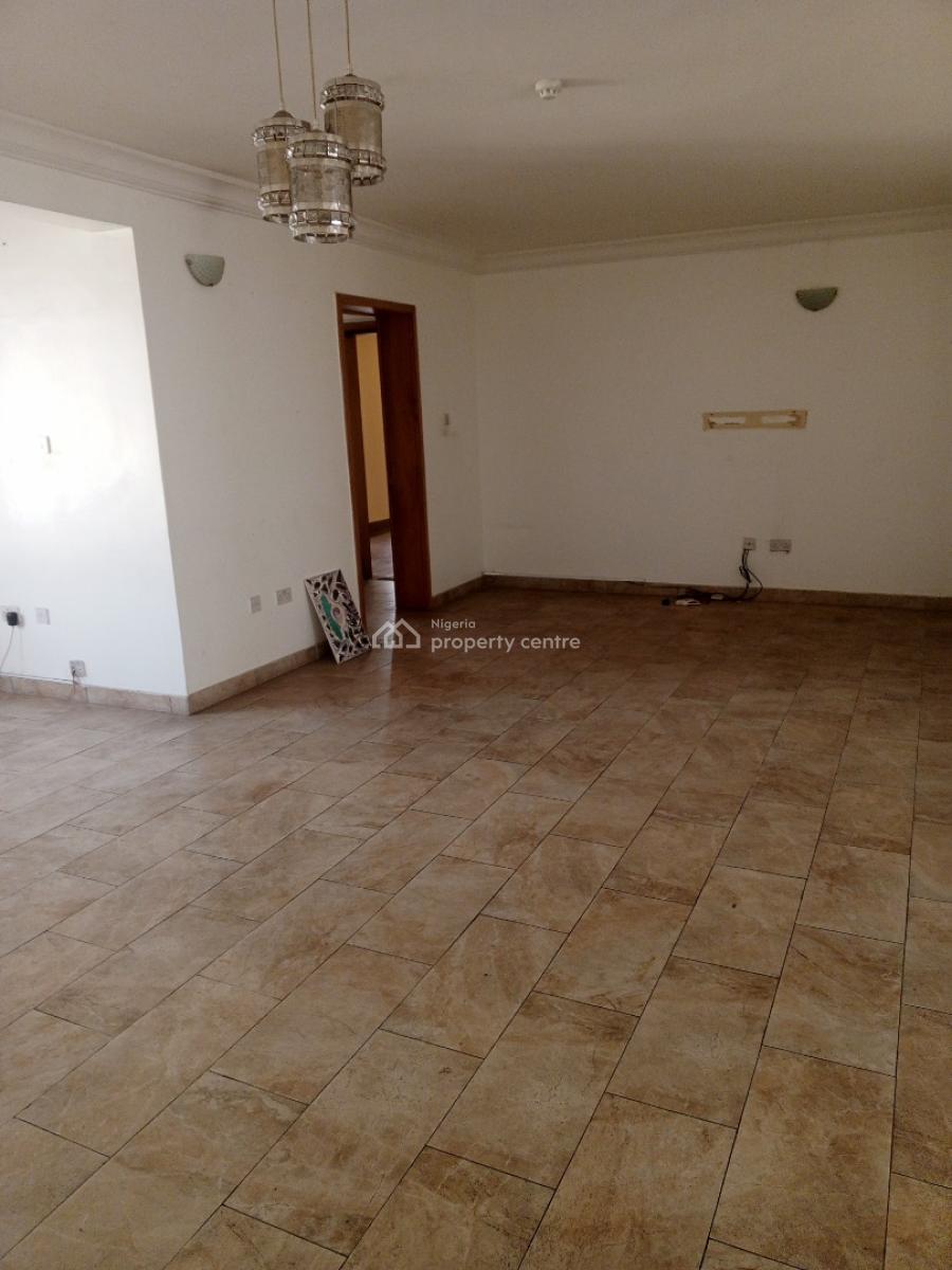 Well Maintained & Serviced 3 Bedroom Apartment with Sweet Features, Off Admiralty Way, Lekki Phase 1, Lekki, Lagos, Flat / Apartment for Rent