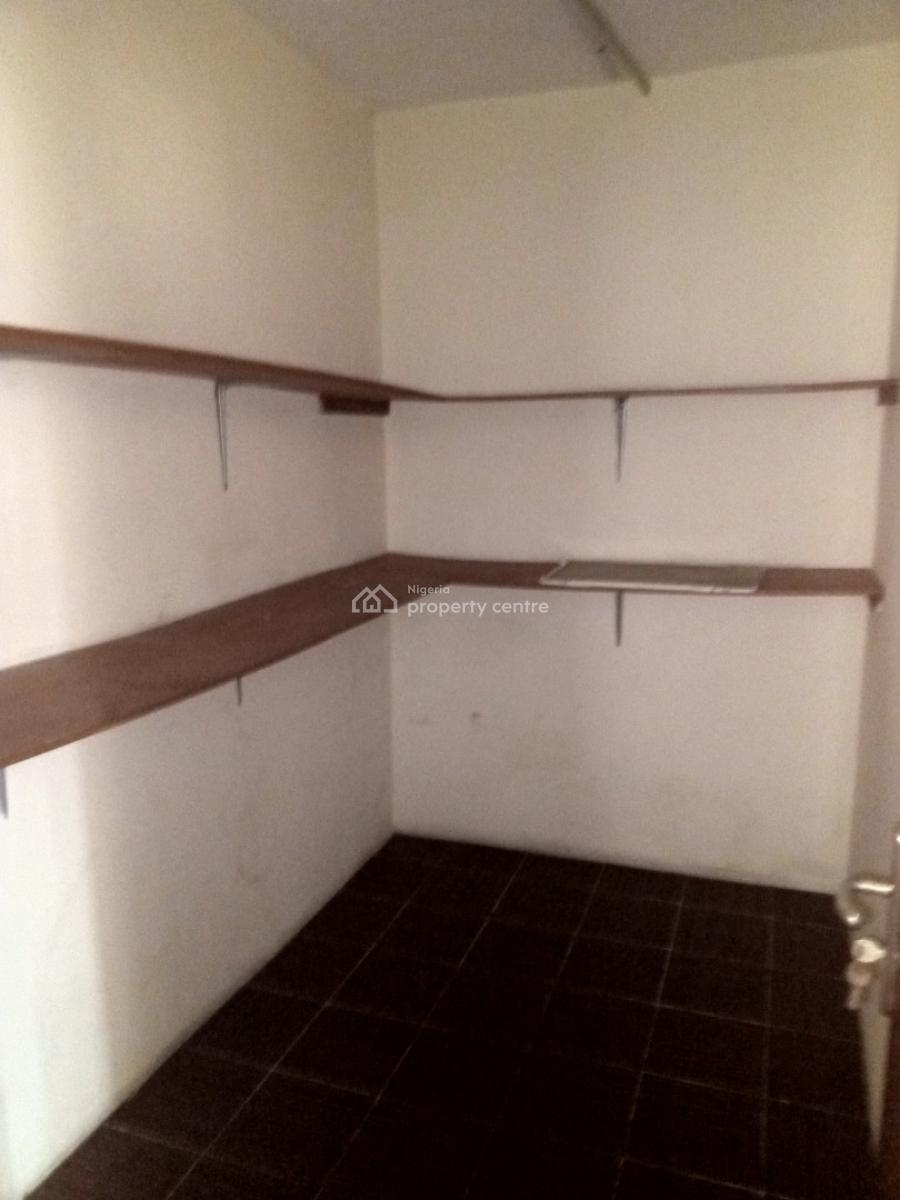Well Maintained & Serviced 3 Bedroom Apartment with Sweet Features, Off Admiralty Way, Lekki Phase 1, Lekki, Lagos, Flat / Apartment for Rent