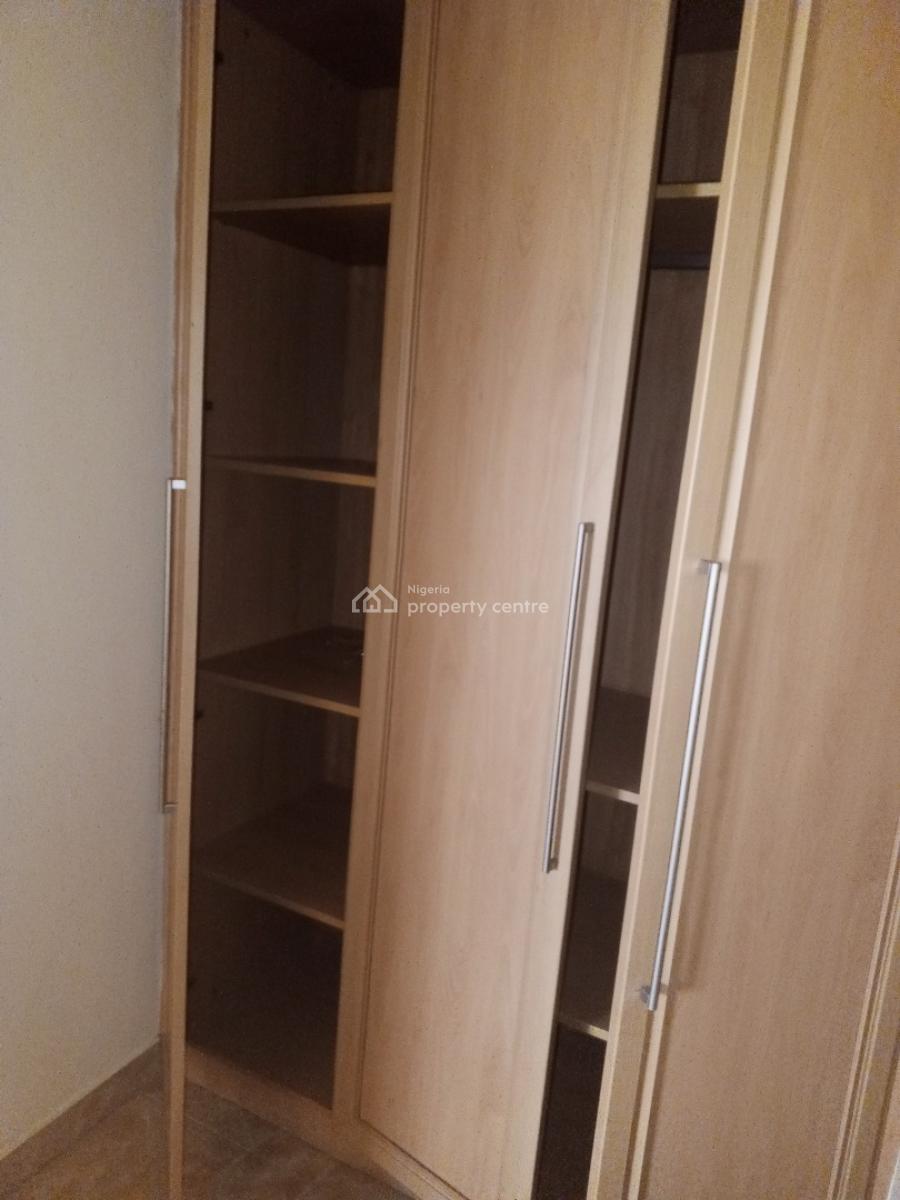 Well Maintained & Serviced 3 Bedroom Apartment with Sweet Features, Off Admiralty Way, Lekki Phase 1, Lekki, Lagos, Flat / Apartment for Rent