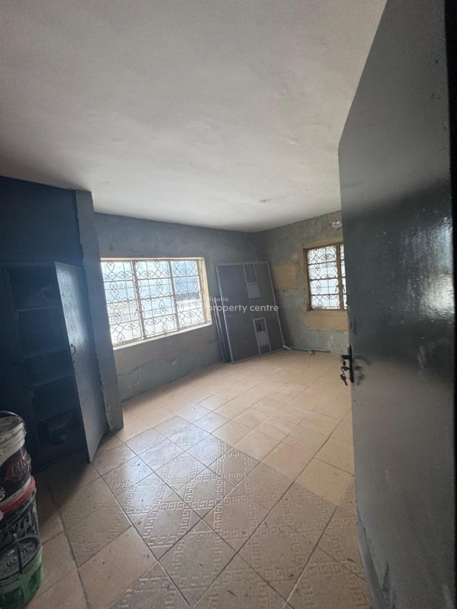 a Spacious 2 Bedroom Apartment, 1 Olaseni Diyaolu, Kilo, Surulere, Lagos, Flat / Apartment for Rent