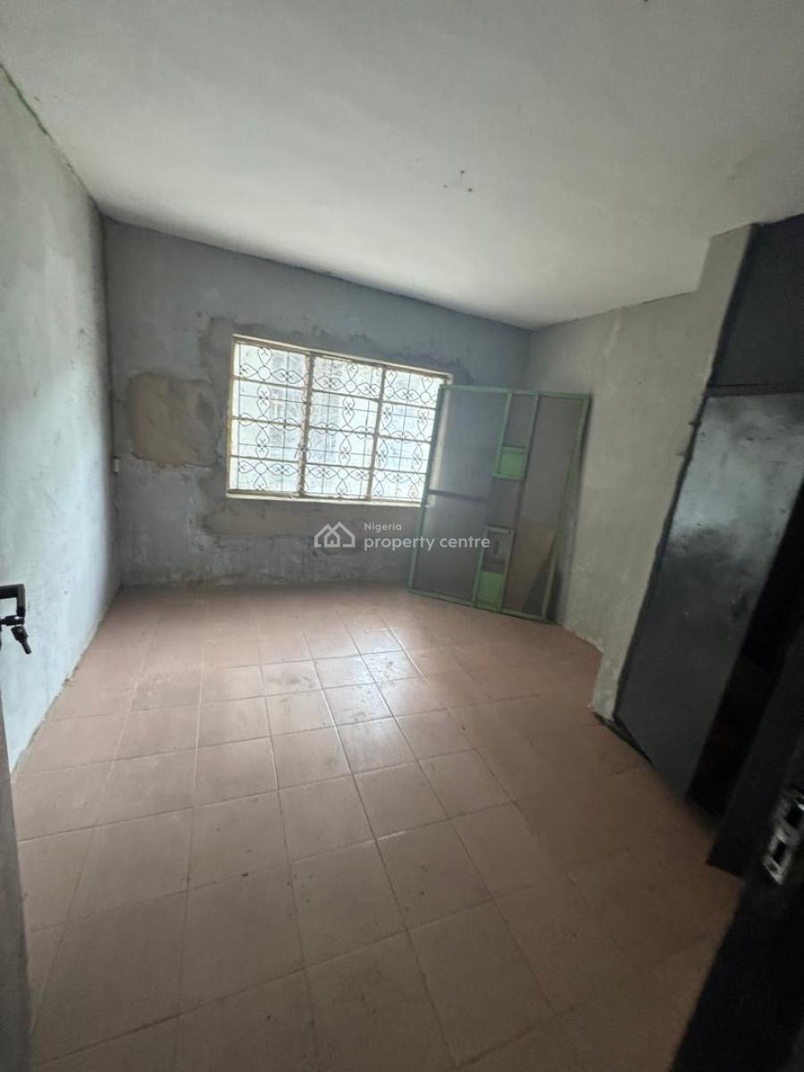 a Spacious 2 Bedroom Apartment, 1 Olaseni Diyaolu, Kilo, Surulere, Lagos, Flat / Apartment for Rent