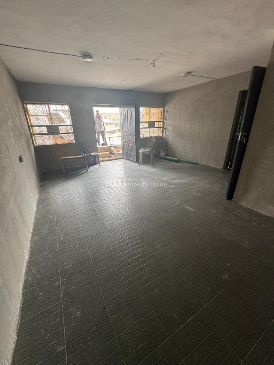 a Spacious 2 Bedroom Apartment, 1 Olaseni Diyaolu, Kilo, Surulere, Lagos, Flat / Apartment for Rent