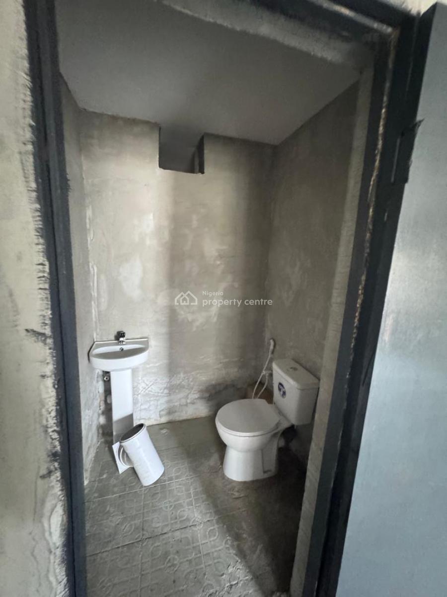 a Spacious 2 Bedroom Apartment, 1 Olaseni Diyaolu, Kilo, Surulere, Lagos, Flat / Apartment for Rent