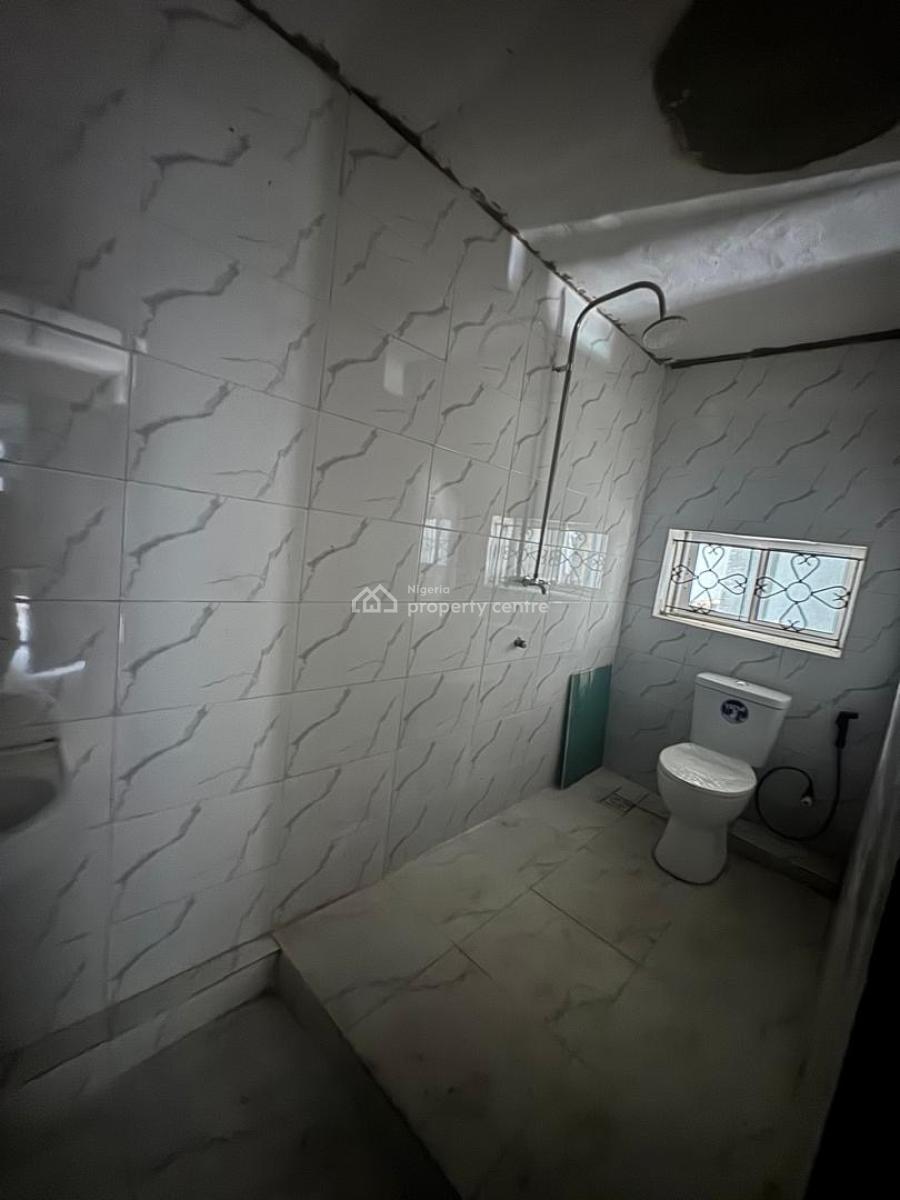 a Spacious 2 Bedroom Apartment, 1 Olaseni Diyaolu, Kilo, Surulere, Lagos, Flat / Apartment for Rent