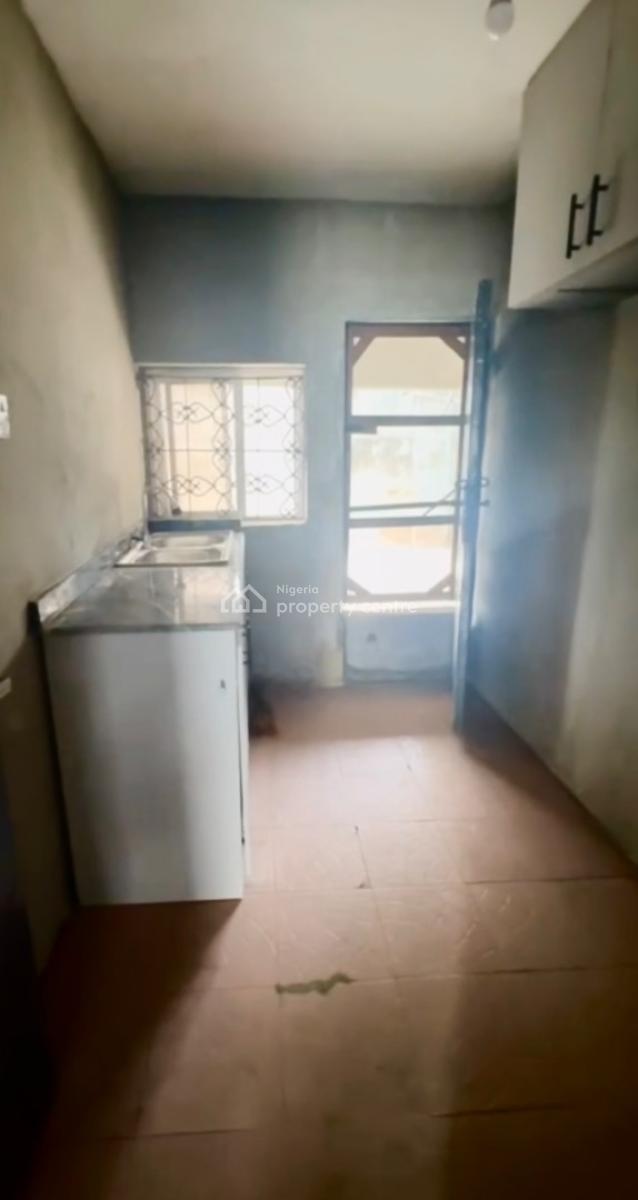 a Spacious 2 Bedroom Apartment, 1 Olaseni Diyaolu, Kilo, Surulere, Lagos, Flat / Apartment for Rent