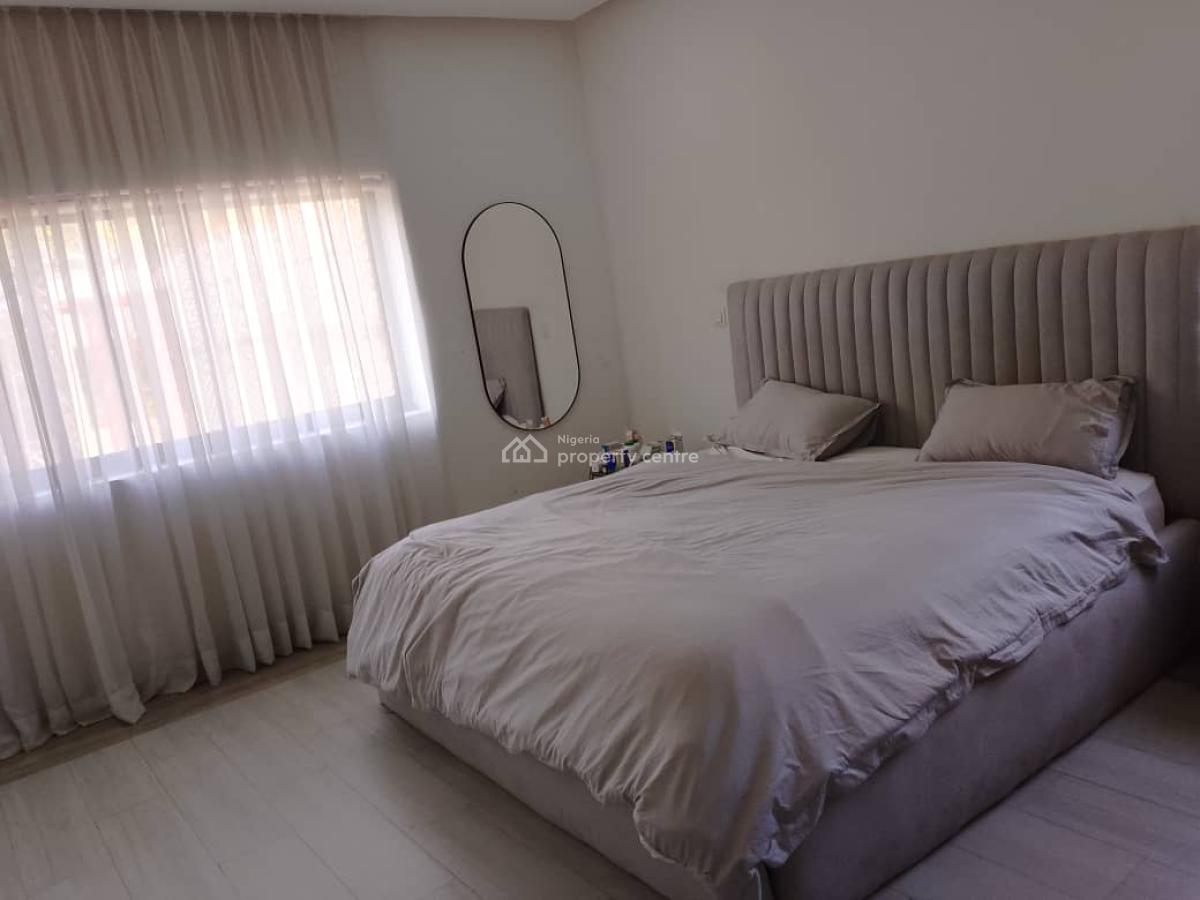 Well-maintained 3-bedroom Luxury Flat with 1-room Servants Quarters., South West Ikoyi, Old Ikoyi, Ikoyi, Lagos, Flat / Apartment for Sale