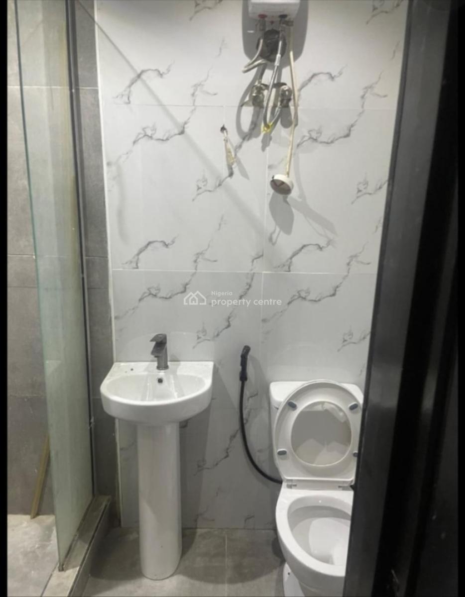 Spacious 1-bedroom Mini Flat with Extra Room, Lekki Phase 1, Lekki, Lagos, Mini Flat (room and Parlour) for Rent