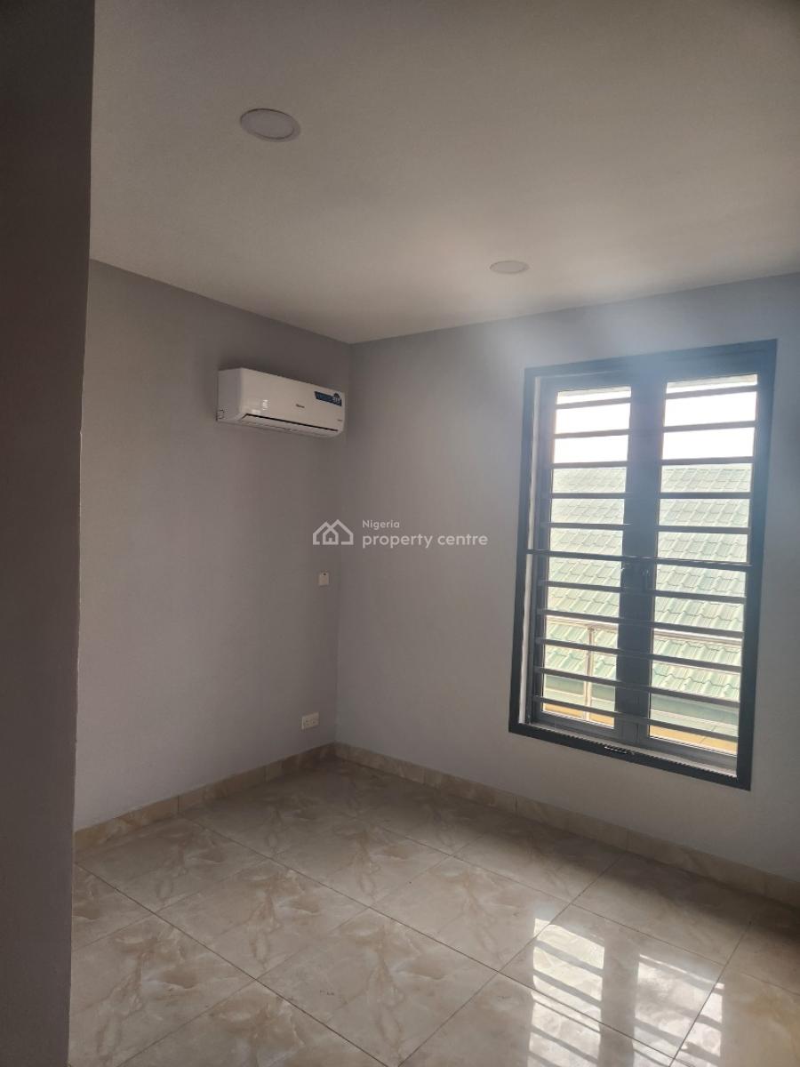 Luxury 2bedroom Flat, Behind Panti Police Station, Yaba, Lagos, Flat / Apartment for Rent