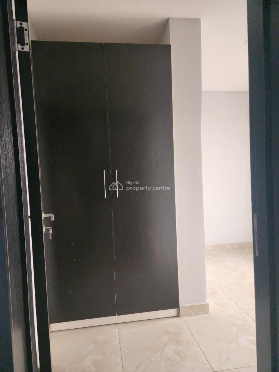 Luxury 2bedroom Flat, Behind Panti Police Station, Yaba, Lagos, Flat / Apartment for Rent