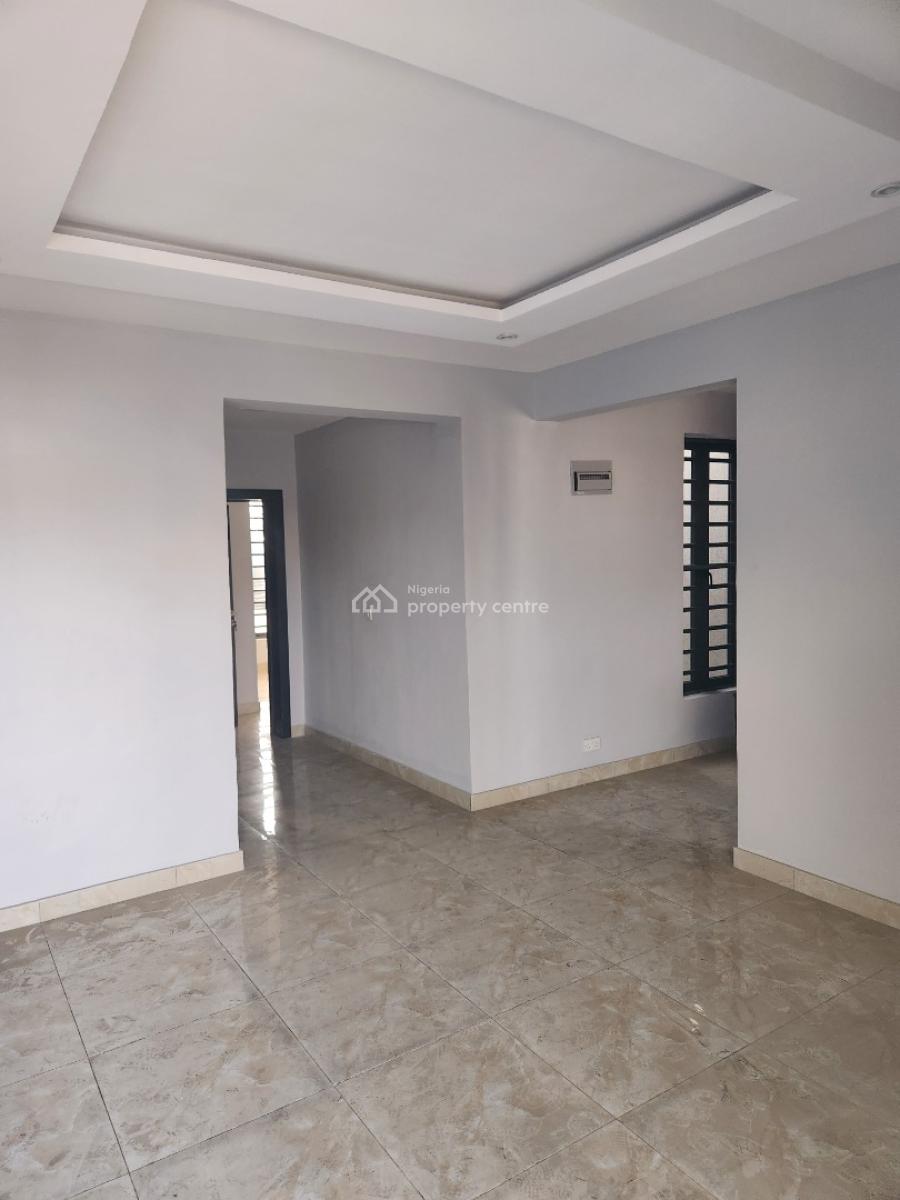 Luxury 2bedroom Flat, Behind Panti Police Station, Yaba, Lagos, Flat / Apartment for Rent