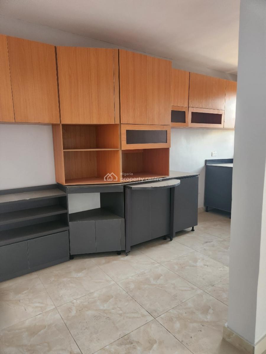 Luxury 2bedroom Flat, Behind Panti Police Station, Yaba, Lagos, Flat / Apartment for Rent