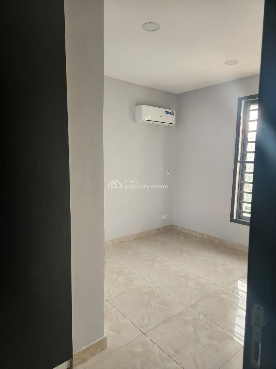 Luxury 2bedroom Flat, Behind Panti Police Station, Yaba, Lagos, Flat / Apartment for Rent