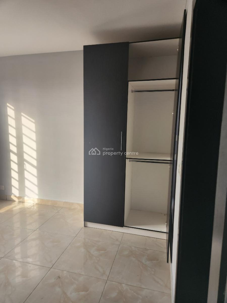 Luxury 2bedroom Flat, Behind Panti Police Station, Yaba, Lagos, Flat / Apartment for Rent