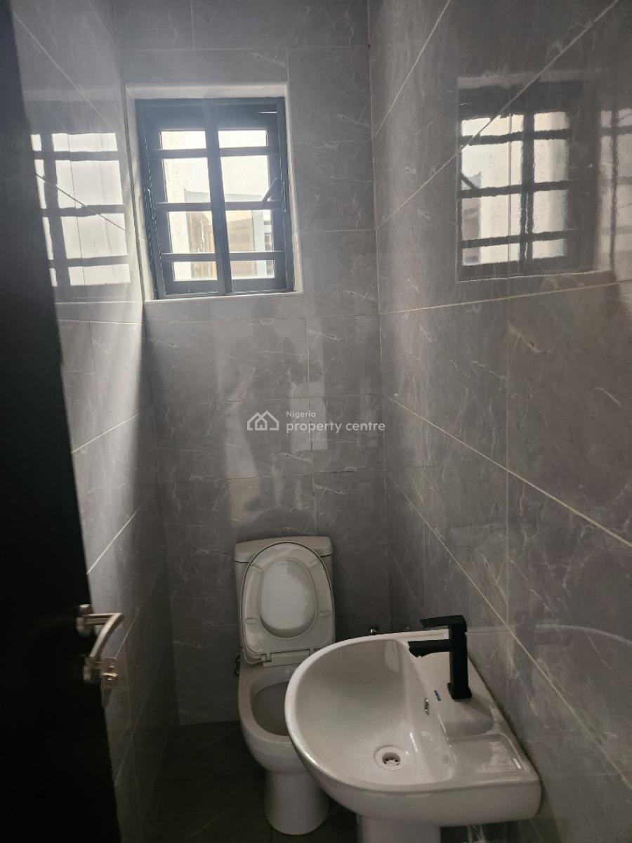 Luxury 2bedroom Flat, Behind Panti Police Station, Yaba, Lagos, Flat / Apartment for Rent