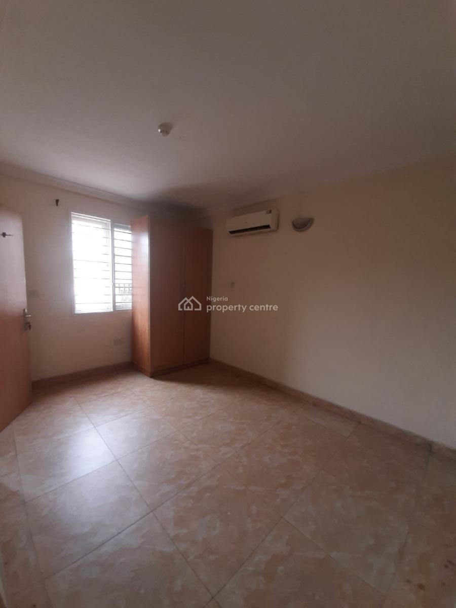Serviced 3 Bedroom En-suite Flat with Fitted Kitchen, Air Conditioners, Lekki Phase 1, Lekki, Lagos, Flat / Apartment for Rent