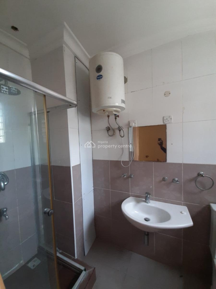 Serviced 3 Bedroom En-suite Flat with Fitted Kitchen, Air Conditioners, Lekki Phase 1, Lekki, Lagos, Flat / Apartment for Rent