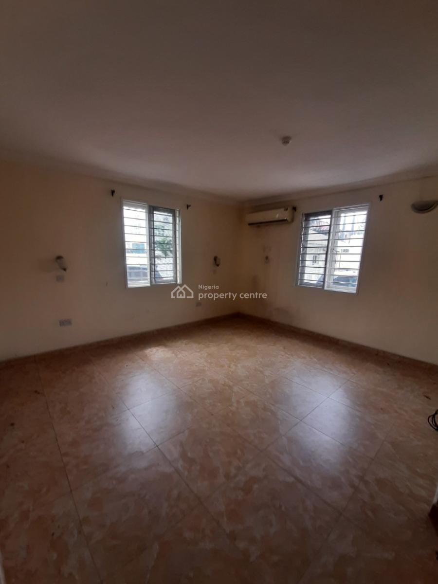 Serviced 3 Bedroom En-suite Flat with Fitted Kitchen, Air Conditioners, Lekki Phase 1, Lekki, Lagos, Flat / Apartment for Rent