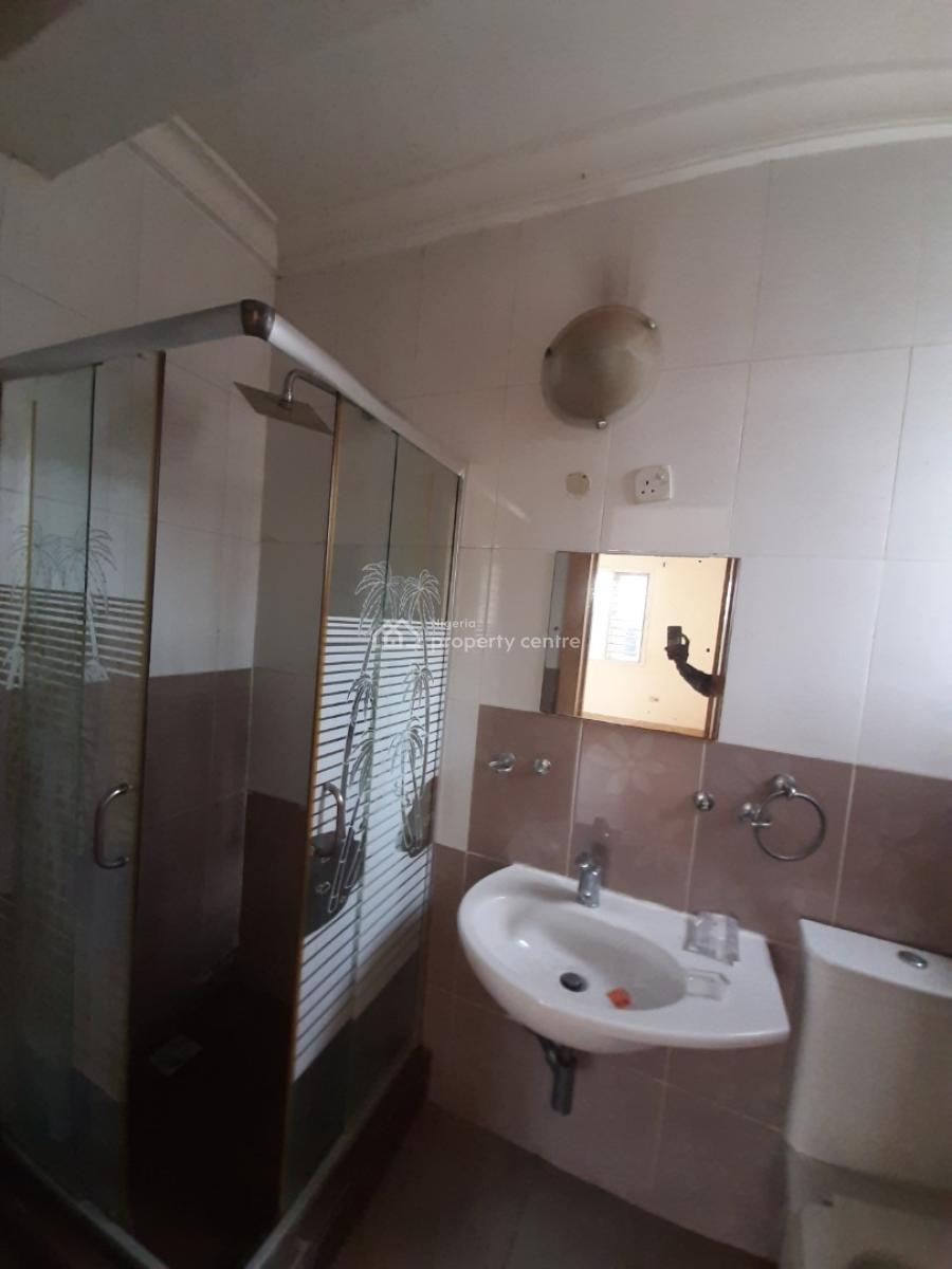 Serviced 3 Bedroom En-suite Flat with Fitted Kitchen, Air Conditioners, Lekki Phase 1, Lekki, Lagos, Flat / Apartment for Rent