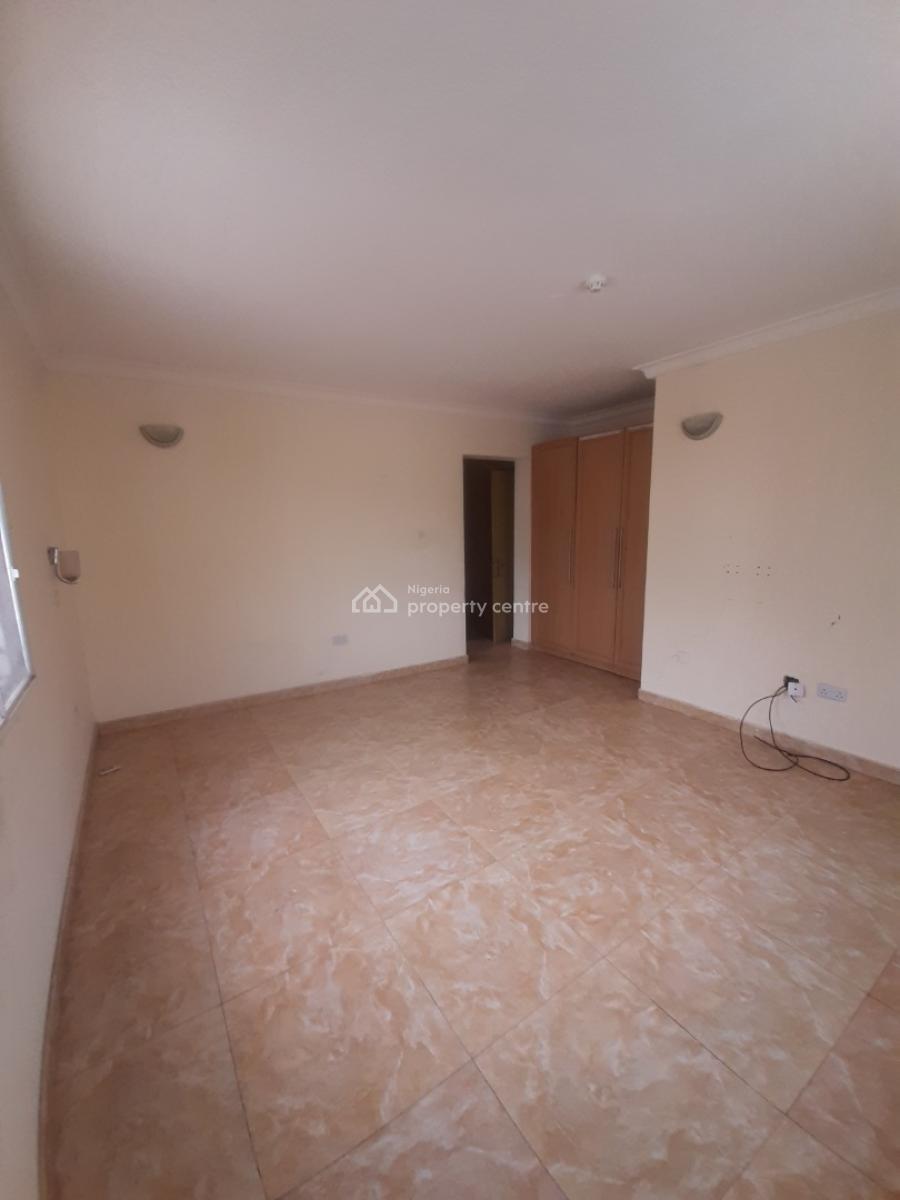 Serviced 3 Bedroom En-suite Flat with Fitted Kitchen, Air Conditioners, Lekki Phase 1, Lekki, Lagos, Flat / Apartment for Rent