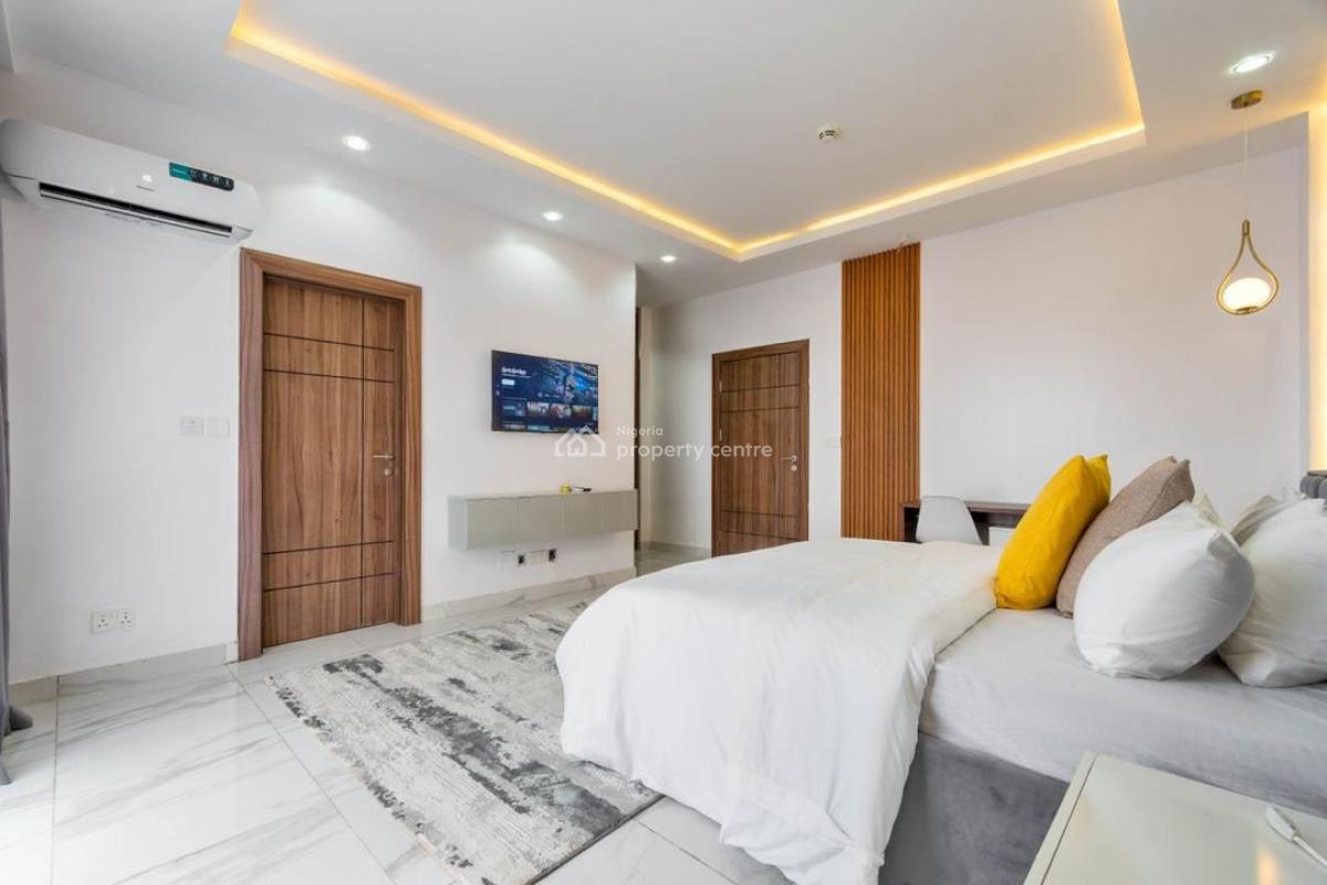 Luxe 2 Bedrooms Apartment with Swimming Pool, Periwinkle Estate, Lekki Phase 1, Lekki, Lagos, Flat / Apartment Short Let