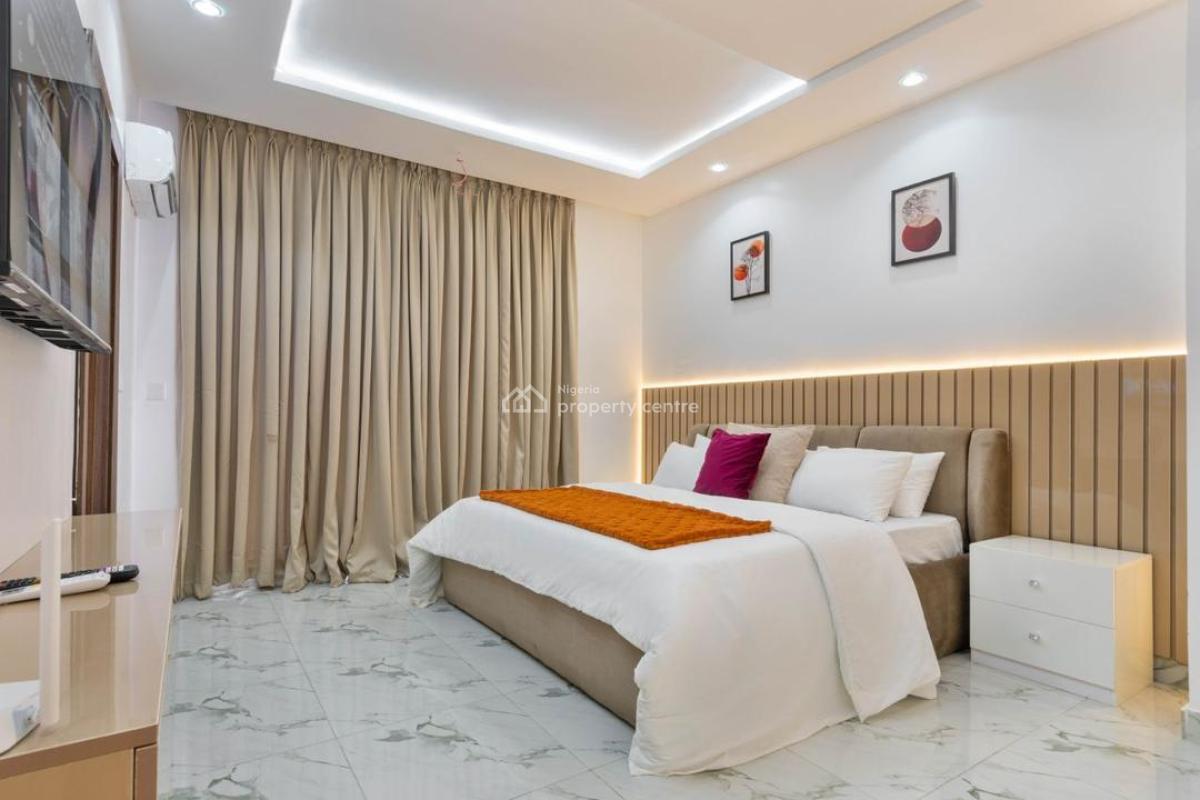 Luxe 2 Bedrooms Apartment with Swimming Pool, Periwinkle Estate, Lekki Phase 1, Lekki, Lagos, Flat / Apartment Short Let