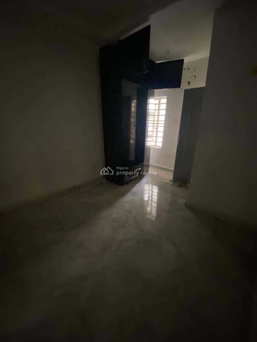 Neatly Used 2bedroom Flat, Olokonla, Lbs, Ajah, Lagos, Flat / Apartment for Rent