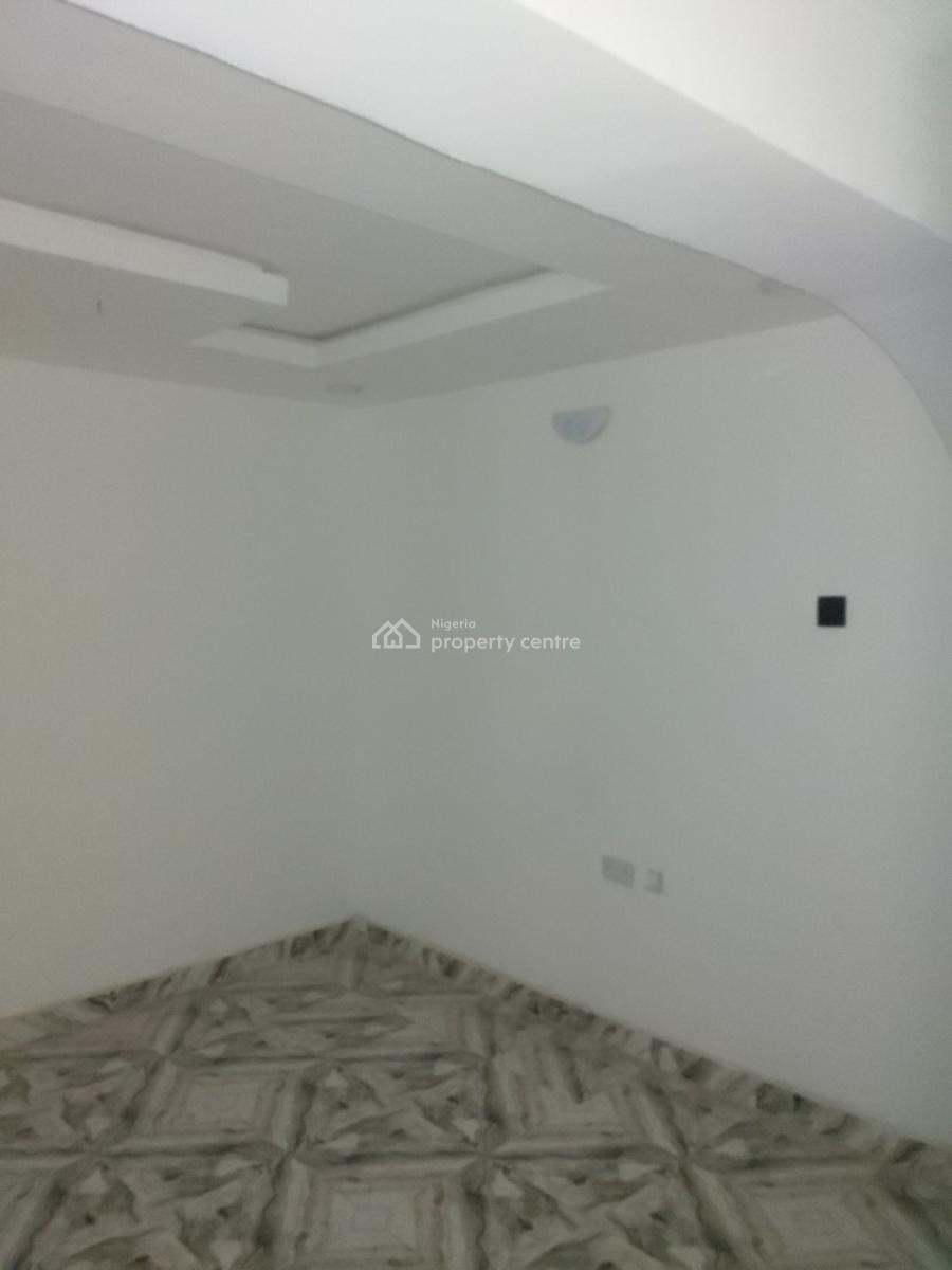 1 Bedroom, Olowora, Omole Phase 2, Ikeja, Lagos, Mini Flat (room and Parlour) for Rent