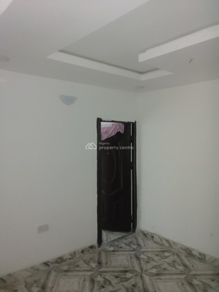 1 Bedroom, Olowora, Omole Phase 2, Ikeja, Lagos, Mini Flat (room and Parlour) for Rent