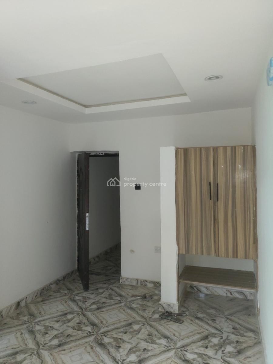 1 Bedroom, Olowora, Omole Phase 2, Ikeja, Lagos, Mini Flat (room and Parlour) for Rent