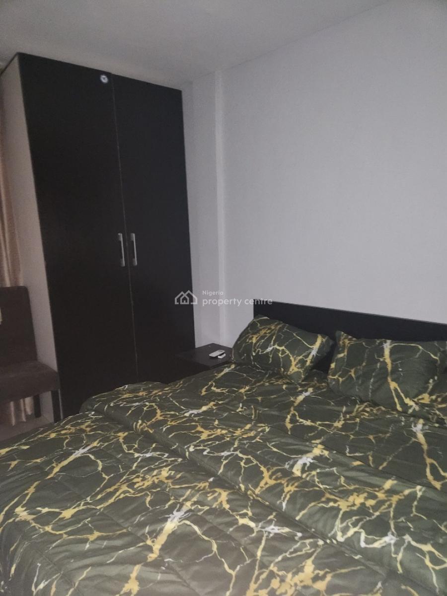 Luxury 2bedroom Flat, Behind Panti Police Station, Yaba, Lagos, Flat / Apartment for Rent