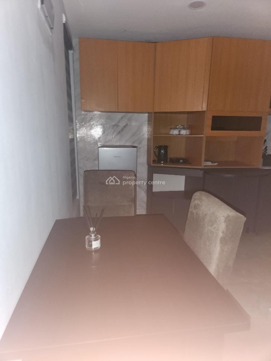 Luxury 2bedroom Flat, Behind Panti Police Station, Yaba, Lagos, Flat / Apartment for Rent