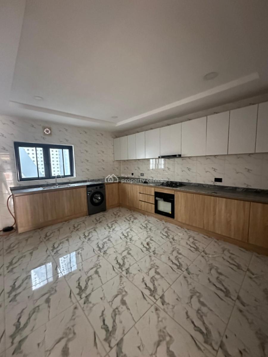 Newly Built Fully Serviced 3 Bedroom Penthouse Flat, Lekki Phase 1, Lekki, Lagos, Flat / Apartment for Rent