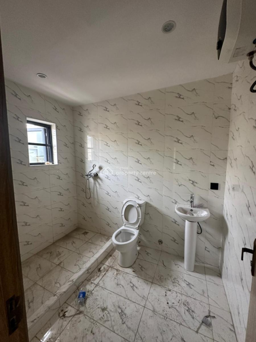 Newly Built Fully Serviced 3 Bedroom Penthouse Flat, Lekki Phase 1, Lekki, Lagos, Flat / Apartment for Rent