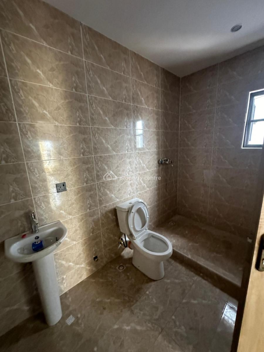 Newly Built Fully Serviced 3 Bedroom Penthouse Flat, Lekki Phase 1, Lekki, Lagos, Flat / Apartment for Rent
