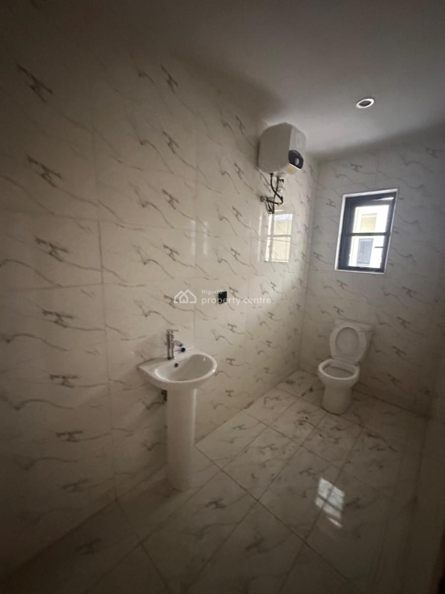 Newly Built Fully Serviced 3 Bedroom Penthouse Flat, Lekki Phase 1, Lekki, Lagos, Flat / Apartment for Rent