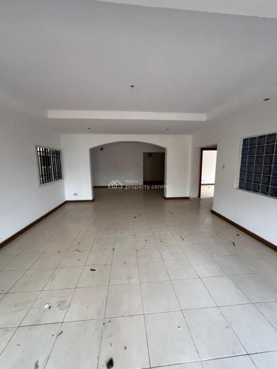 Newly Renovated 4-bedroom Penthouse with Bq, Lekki Phase 1, Lekki, Lagos, Flat / Apartment for Rent