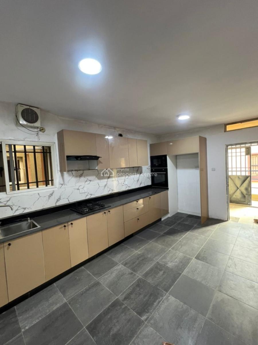 Newly Renovated 4-bedroom Penthouse with Bq, Lekki Phase 1, Lekki, Lagos, Flat / Apartment for Rent