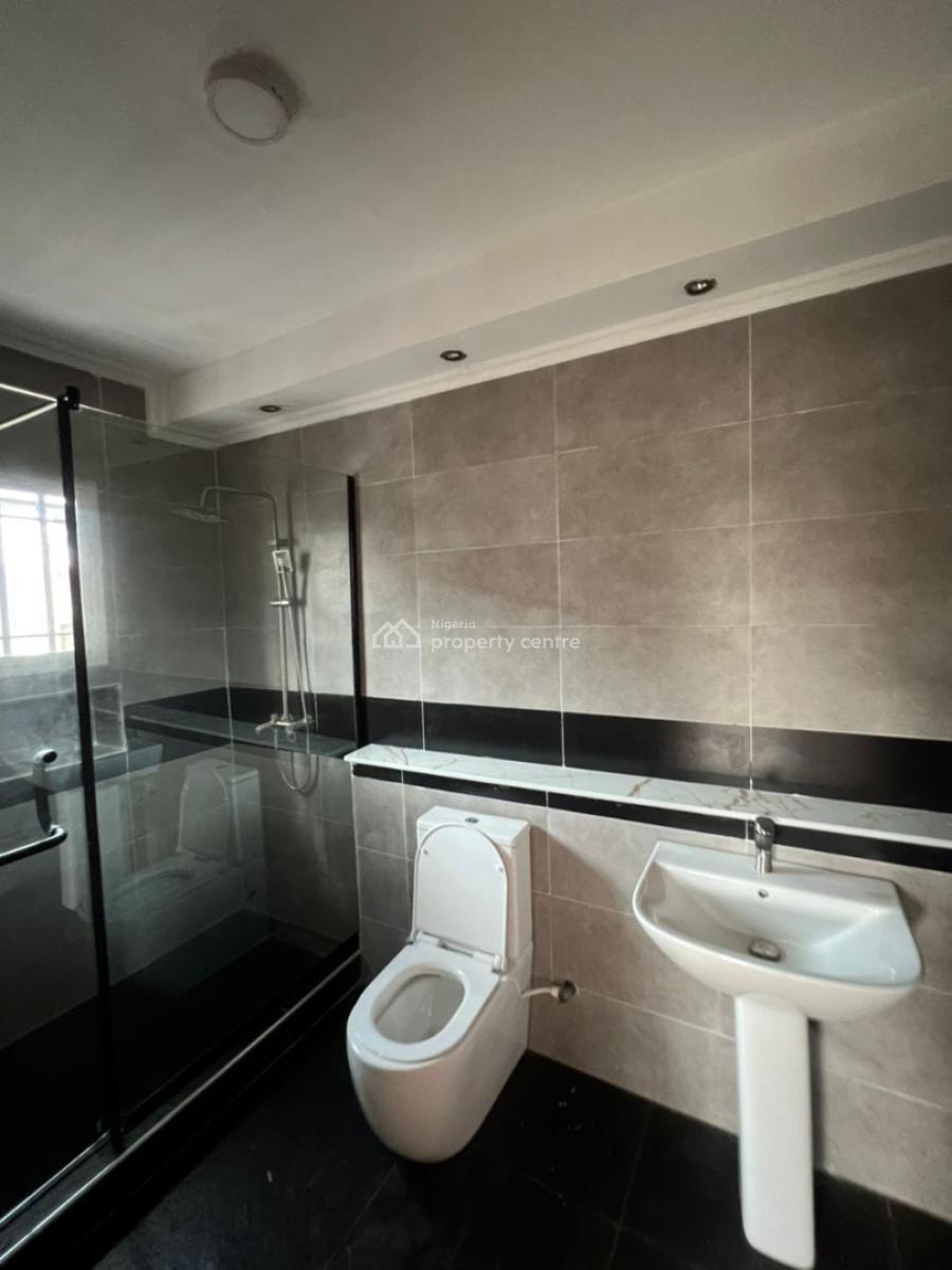 Newly Renovated 4-bedroom Penthouse with Bq, Lekki Phase 1, Lekki, Lagos, Flat / Apartment for Rent
