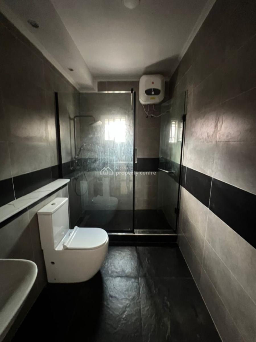 Newly Renovated 4-bedroom Penthouse with Bq, Lekki Phase 1, Lekki, Lagos, Flat / Apartment for Rent