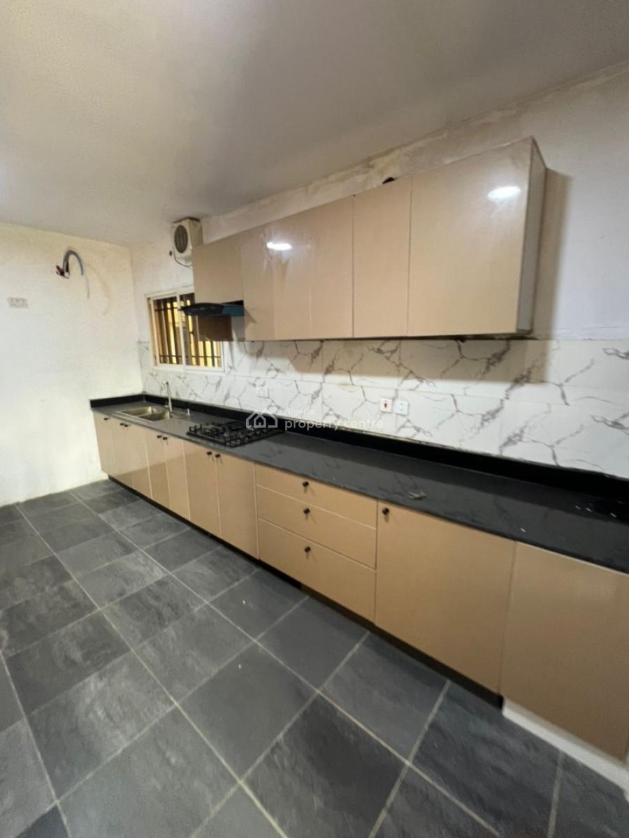 Newly Renovated 4-bedroom Penthouse with Bq, Lekki Phase 1, Lekki, Lagos, Flat / Apartment for Rent
