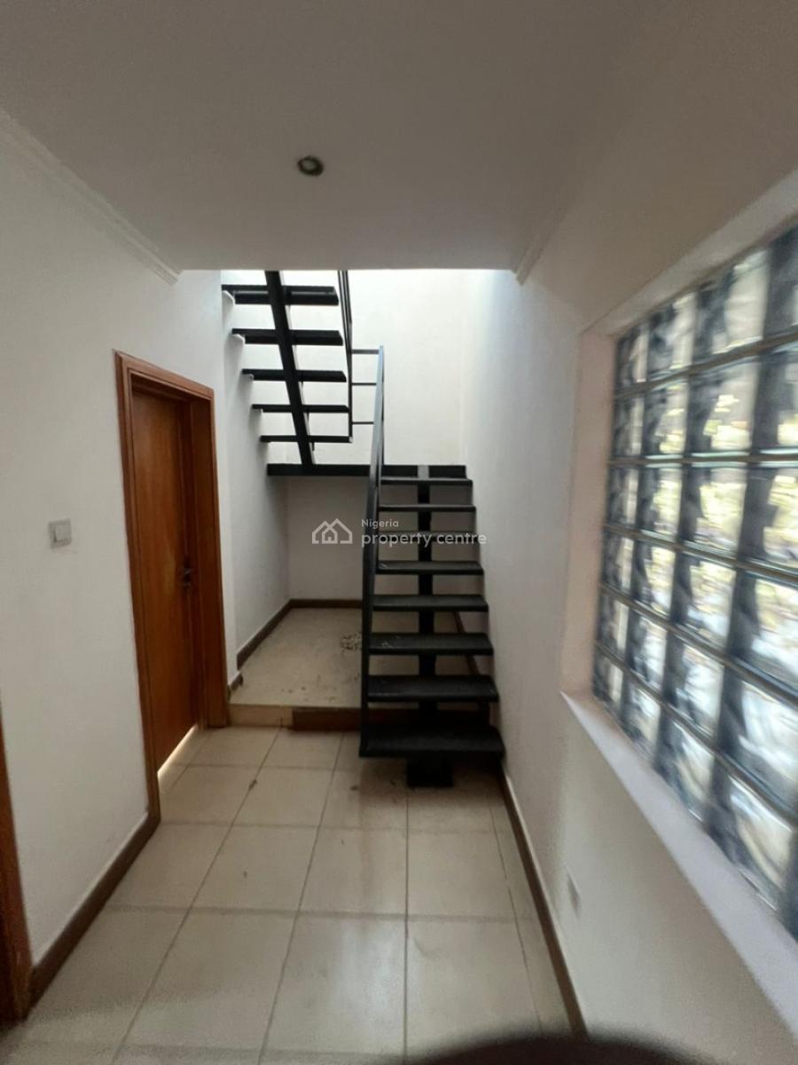 Newly Renovated 4-bedroom Penthouse with Bq, Lekki Phase 1, Lekki, Lagos, Flat / Apartment for Rent