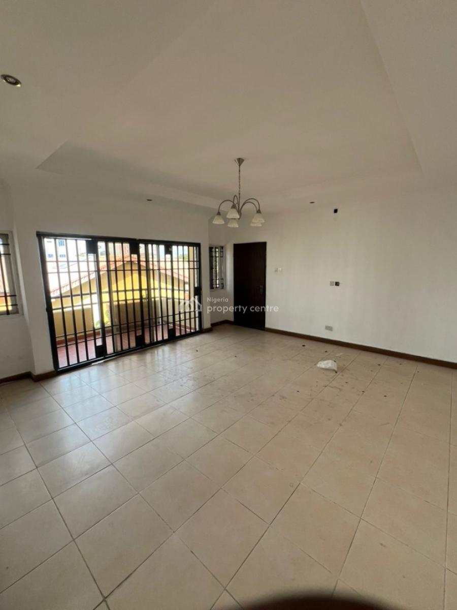 Newly Renovated 4-bedroom Penthouse with Bq, Lekki Phase 1, Lekki, Lagos, Flat / Apartment for Rent