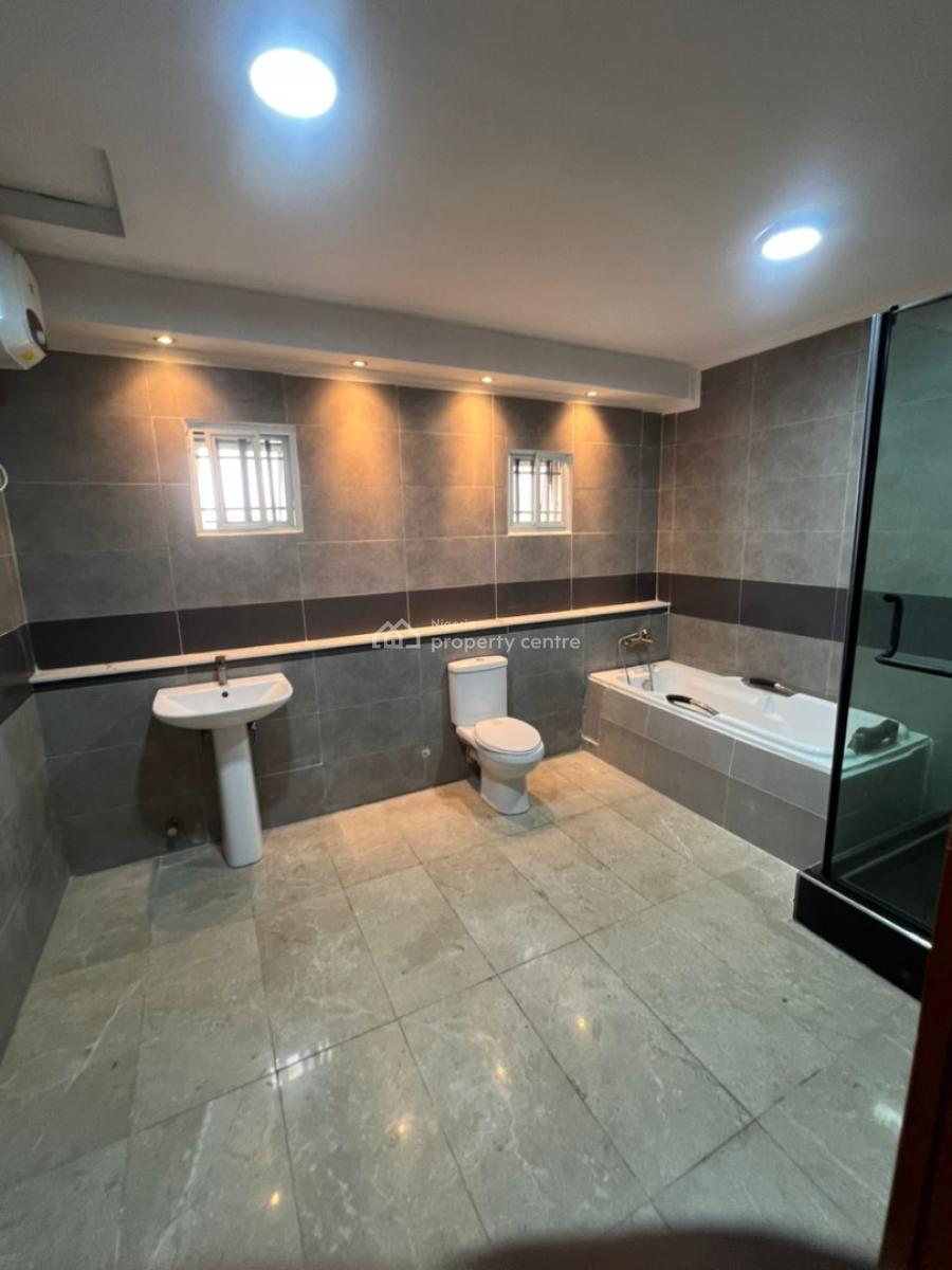 Newly Renovated 4-bedroom Penthouse with Bq, Lekki Phase 1, Lekki, Lagos, Flat / Apartment for Rent