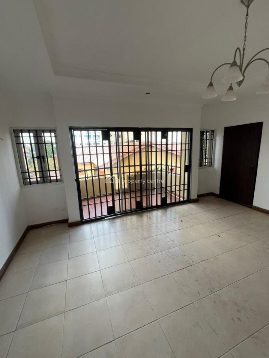 Newly Renovated 4-bedroom Penthouse with Bq, Lekki Phase 1, Lekki, Lagos, Flat / Apartment for Rent