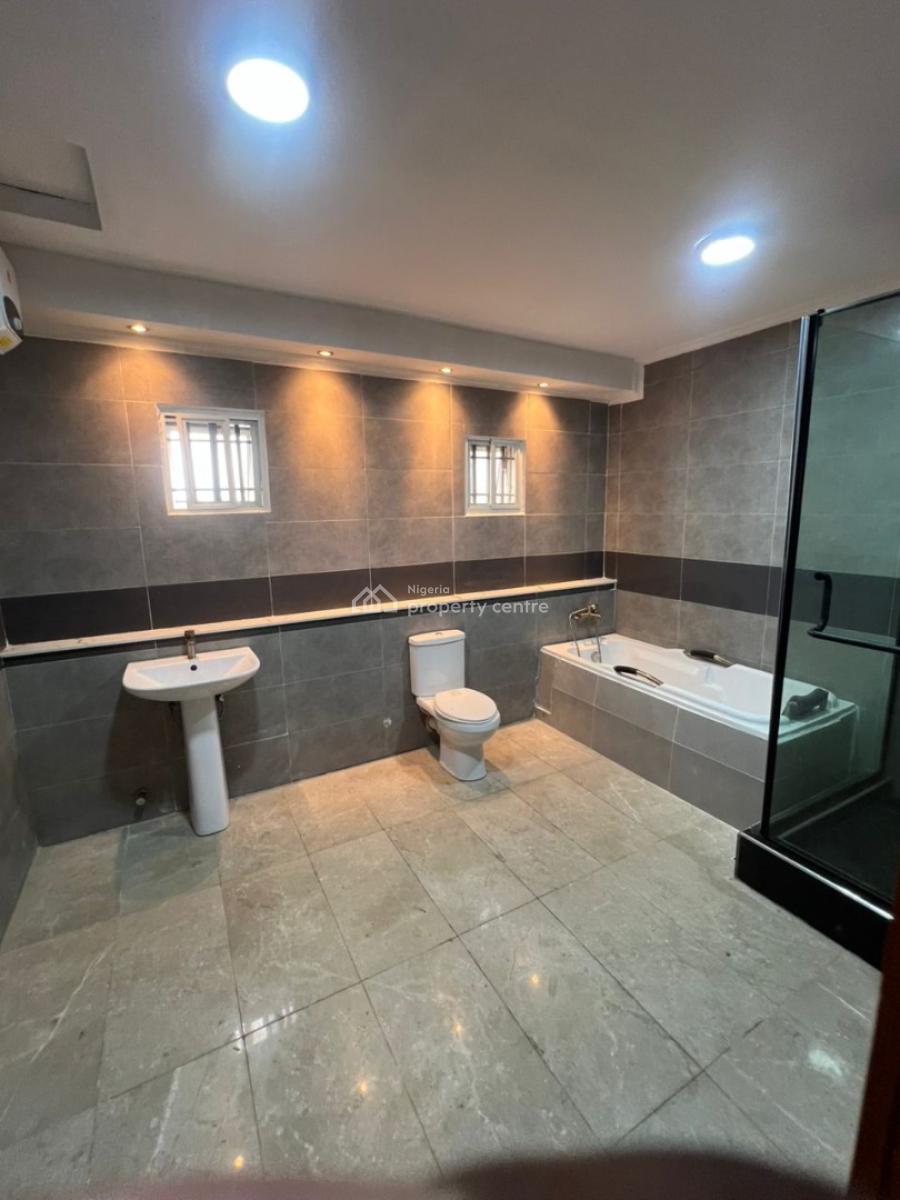 Newly Renovated 4-bedroom Penthouse with Bq, Lekki Phase 1, Lekki, Lagos, Flat / Apartment for Rent