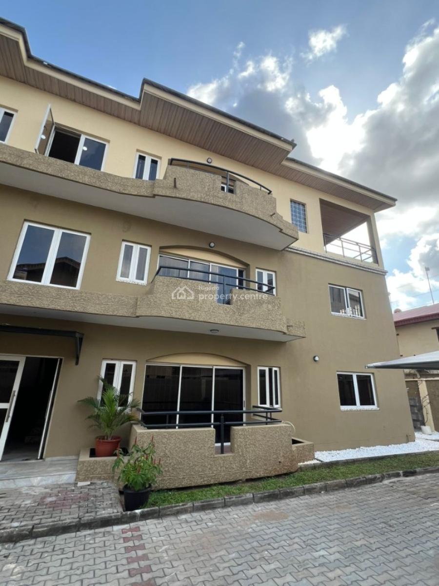 Newly Renovated 4-bedroom Penthouse with Bq, Lekki Phase 1, Lekki, Lagos, Flat / Apartment for Rent